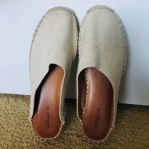 NWOT Indigo rd. closed toe sandals